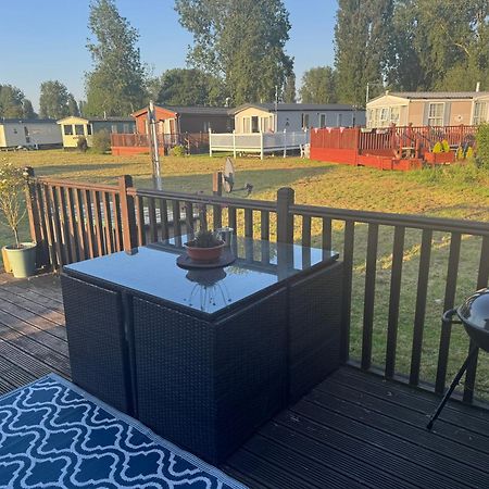 נורת'המפטון Beautiful 2 Bedroom Caravan On Billing Aquadrome מראה חיצוני תמונה