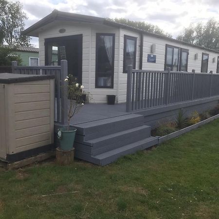 נורת'המפטון Beautiful 2 Bedroom Caravan On Billing Aquadrome מראה חיצוני תמונה