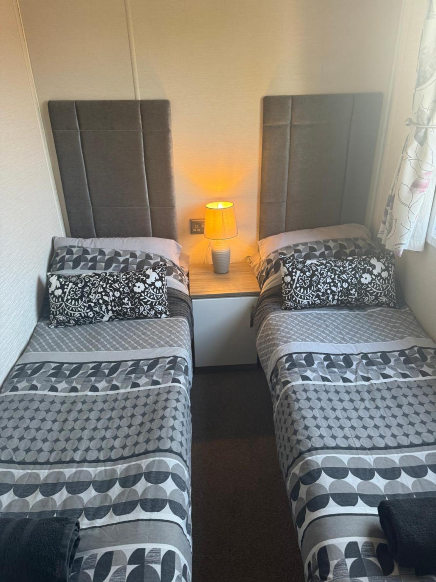 נורת'המפטון Beautiful 2 Bedroom Caravan On Billing Aquadrome מראה חיצוני תמונה